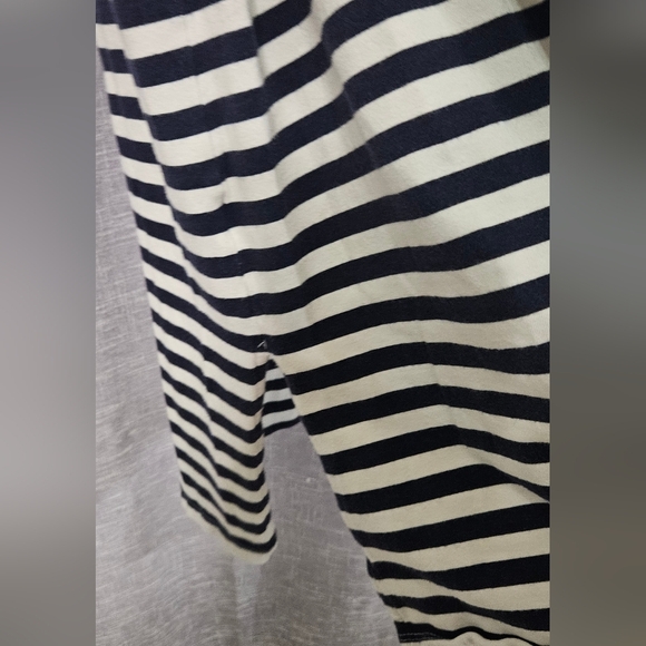 Isabel Maternity by Ingrid & Isabel Navy and White Striped Top - Picture 5 of 10